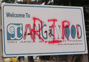 Tanglwood ski sign in parking lot